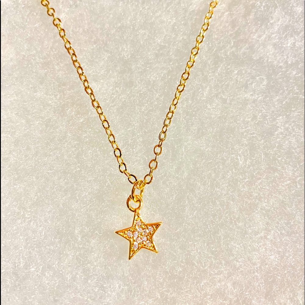 Golden Star Necklace 🔥